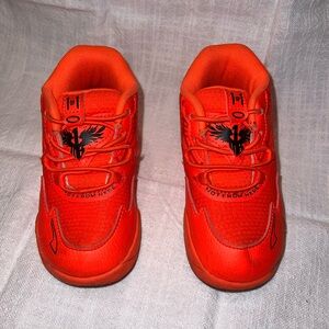 Puma Orange Sneakers Vibrant Slip-On Design